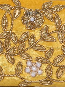 Sac à main ethnique brodé à la main, élégant et abordable pour femmes, idéal pour les soirées et les occasions spéciales - Product Image 2