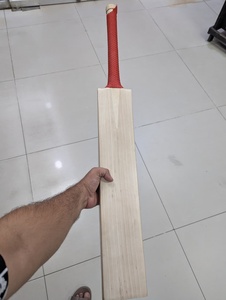 Batte de cricket en bois légère et durable, cousue à la main, ambidextre, épaisseur 38 mm, 2,6 lb, poignée verte personnalisée, pour entraînement et match - Product Image 2
