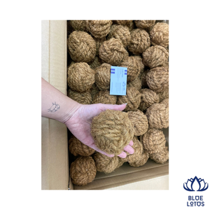 Pelota de Coco Sostenible para Mascotas, Segura, No Tóxica, Alivia las Molestias de la Dentición de Cachorros, Juguete Masticable Duradero para Perros, MÁS VENDIDO - Product Image 1