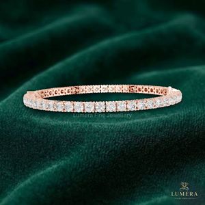 Bracelet tennis en or massif pour femme, diamants de laboratoire taille brillant rond avec accent central en forme de poire, cadeau d'anniversaire pour femme - Product Image 5