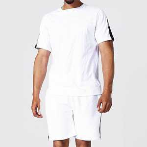 Conjunto de Camiseta Roja de Cuello Redondo y Pantalones Cortos Negros para Hombre, Ropa Deportiva Informal, Transpirable y de Secado Rápido para Verano - Product Image 4