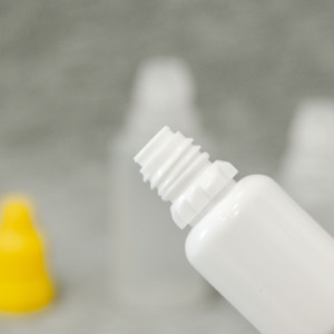 Botella cilíndrica médica de PP blanca ligera con diseño de tapa de rosca a prueba de fugas de 3-20 ml - Product Image 1