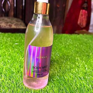 สเปรย์น้ำหอมสำหรับผู้หญิง ขนาด 300 มล. ขวด PET หัวปั๊มสีทอง กลิ่นหอมติดทนนาน ระงับกลิ่นกาย ให้ความสดชื่นแก่ผิว - Product Image 1