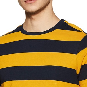 Camiseta casual de punto para hombre, de manga corta, cuello redondo, corte regular, con rayas amarillas y azul marino. - Product Image 5