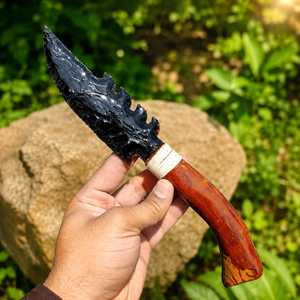 Daga de Obsidiana Negra Hecha a Mano con Mango de Madera, Punta de Flecha de Cristal Natural, Escultura Coleccionable, Hoja Grabada, Arte Folclórico Indio - Product Image 2