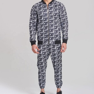 Conjunto Deportivo Unisex Negro Reflectante de 2 Piezas, Chaqueta con Cremallera y Pantalones de Nailon para Gimnasio y Deporte - Product Image 2