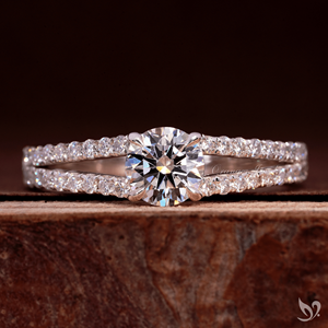 แหวนเพชรทรงกลม 0.5 กะรัต ฝังเพชรแบบสปลิตพาเว่ วงแหวนหมั้น ได้รับการรับรองจาก IGI ทองคำขาว 10K เครื่องประดับเจ้าสาว - Product Image 1