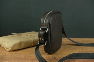 Sac à bandoulière vintage fait à la main en cuir véritable Crazy Horse pour hommes sac de messager - Product Image 3