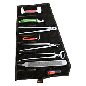 Kit de herramientas para herrador 7 en 1, púa de pezuña de agarre suave, cuchillo para pezuña, clavos de extractor de 13 ", escofina para herrador de cubierta de 13" con bolsa de transporte de gamuza - Product Image 1