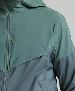 Ensemble coupe-vent léger et respirant pour homme avec short assorti, style urbain, 100 % polyester, résistant à l'eau et séchage rapide - Product Image 2