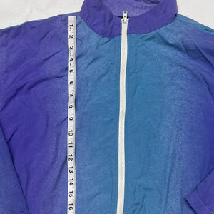 Wholesale Excellent Quality Breathable Lightweight Vintage Style <b>Men</b> Lightweight <b>Track</b> <b>Jacket</b> With Shorts Tracksuit Set - Product Image 2