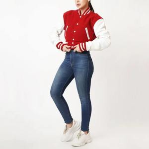 Veste de baseball courte en laine pour femme avec logo personnalisé et patchs en chenille, noire, vente en gros - Product Image 5