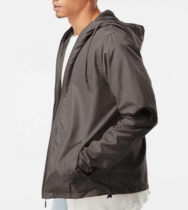 Veste coupe-vent légère imperméable personnalisée, veste de sport réfléchissante pour l'extérieur avec poches zippées pour hommes - Product Image 4