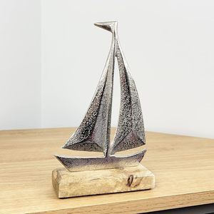 Grande sculpture de bateau à voile en aluminium sur socle en bois, ornement nautique argenté pour la décoration intérieure du salon ou du bureau - Product Image 6