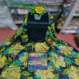 Tela de Vestido para Fiesta de Boda, Diseño Floral con Base Negra, Estilo Somalí Fransawi Jacquard, de The Timeless Grace - Product Image 1