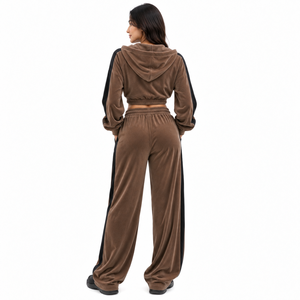 Ensemble de survêtement en velours marron pour femme OEM, logo personnalisé, deux pièces, sweat à capuche cintré à la taille, pantalon large, fabricant OEM de marque privée - Product Image 2