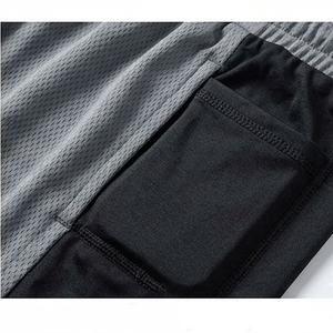 Algunos estilos incluyen mezclas de poliéster y elastano para mayor elasticidad y un forro interior para mayor comodidad y cobertura. Trajes de baño para hombre. - Product Image 6