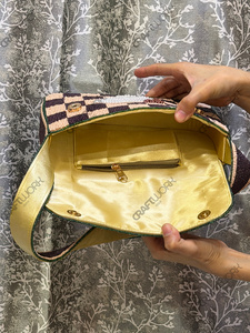 Sac à bandoulière artisanal perlé motif canard, pochette de créateur à motif à carreaux, sac à main tendance pour femme avec rabat - Product Image 5