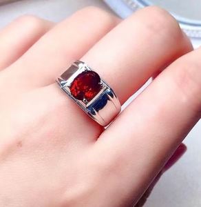 แหวนโกเมนผู้ชาย เงินแท้ 925 ชุบทอง แหวนแต่งงานแบบหนามเตย ขนาด 7x9 มม. สีแดง พลอยประจำเดือนมกราคม ของขวัญสำหรับคุณพ่อ เครื่องประดับ - Product Image 3