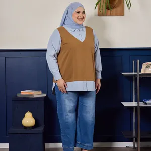 Chemisier à rayures bleues caramel, col boutonné, haut modeste, vente directe fabricant, pour tenue de travail formelle, vendeur Malaisie - Product Image 3