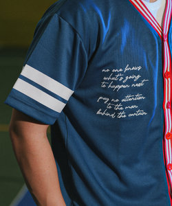 เสื้อเบสบอลซอฟต์บอลผู้ชายแบบใหม่ สั่งทำสีได้ ทรงเข้ารูป ระบายอากาศดี คอวี พิมพ์ลายซิลค์สกรีน แขนสั้น ป้องกันรังสียูวี - Product Image 3
