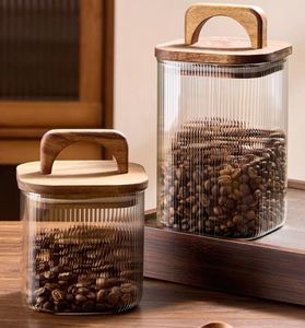 Pot en verre multi-usage avec couvercle en bois, idéal pour le rangement des fruits secs, des collations et des produits de boulangerie dans le garde-manger. - Product Image 1