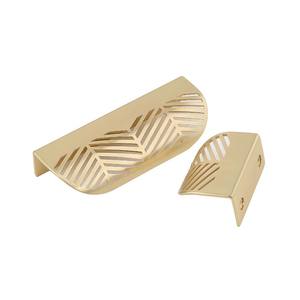 Elegante manija metálica de calidad garantizada que recibe a cada invitado con estilo y confianza. - Product Image 6