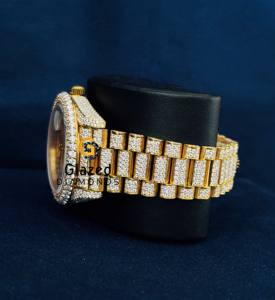 Montre pour homme avec fermoir à bouton poussoir design attrayant, diamant de laboratoire véritable taille brillant rond et chiffres romains sertis. - Product Image 2