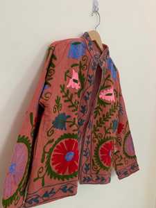 Veste en velours Suzani brodée à la main, vêtement d'extérieur pour l'hiver, pour femme, cadeau pour elle, vêtement d'extérieur ethnique bohème - Product Image 2