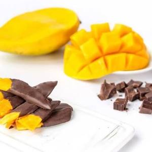 Mango Dried Fruit Coated <b>Chocolate</b> Sliced Natural Juicy Dried Mango Black/White <b>Chocolate</b>/Vanilla Flavor Gift Pack - Product Image 1