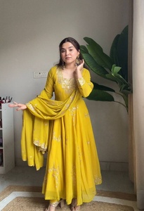 Traje Salwar de Georgette bordado en color amarillo para mujer, estilo tradicional holgado para fiestas, de proveedor indio. - Product Image 2