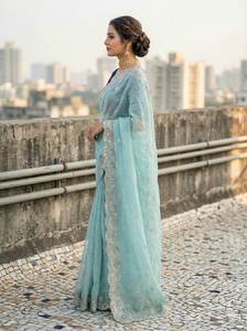 ชุดส่าหรีงานออกแบบสำหรับงานปาร์ตี้ - ผ้าโกลด์ครัชพร้อมขอบผ้าลายอาร์โคคัทและเสื้อปักลาย - Product Image 2