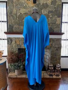 ชุดเดรสคาฟทันผ้าเรยอนย้อมสีฟ้าพาสเทล คอวี ทรงหลวม สวมใส่สบาย เหมาะสำหรับพักผ่อนและใส่ไปเที่ยวรีสอร์ท ไซส์พลัส - Product Image 4