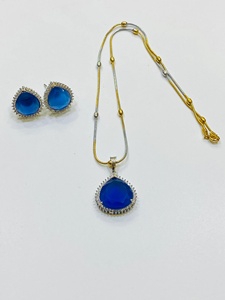 Ensemble de bijoux RAY FINE ORNATES avec pendentif médaillon saphir bleu, collier et boucles d'oreilles plaqués or blanc, sertis de zircone cubique, pour mariée, certifié IGI - Product Image 1