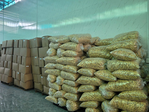 Best Price 2026 Wholesale Crispy Banana Chips 10kg Bulk Packing Thin Crinkle Style Dried Bananas for OEM Brands - Product Image 3