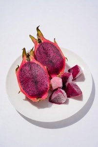Palitos de Fruta del Dragón Roja Congelados IQF, Listos para Comer, 100% Naturales, Envasados al Vacío a Granel para Venta al por Mayor e Industria Alimentaria - Product Image 1