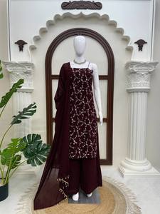 Ensemble ethnique indien/pakistanaise brodé floral bordeaux, robe à épaules dénudées, foulard transparent, en micro-coton Georgette à séchage rapide - Product Image 5