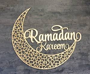 Décoration murale artisanale en bois Ramadan Mubarak, motif croissant de lune et étoile découpés - Product Image 3