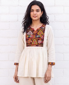 Kurti de Rayón Pesado para Mujer con Trabajo de Gamthi en el Puño Delantero, Estilo Tradicional, Corte Regular, Top Casual, Túnica Estilo Festival de India, Largo hasta la Rodilla - Product Image 1