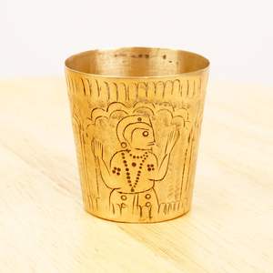 Verre à boire en laiton artisanal avec motif gravé traditionnel, tasse vintage pour la décoration de la maison, de la cuisine ou comme cadeau - Product Image 5