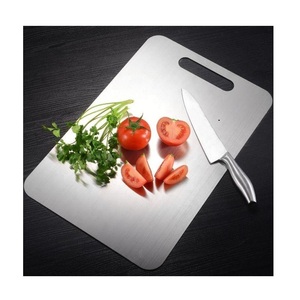 Tabla de cortar de metal para cocina con superficie antiarañazos - Product Image 3
