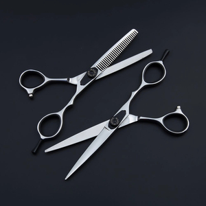 Ensemble de coiffure de haute qualité en 2 pièces, ciseaux de barbier et ciseaux à effiler en acier inoxydable à lame tranchante pour la coupe de cheveux en salon - Product Image 2