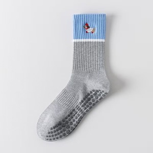 Chaussettes antidérapantes pour femmes avec broderie chien, bordure rose, tricotées marron, pour l'automne et le quotidien - Product Image 2