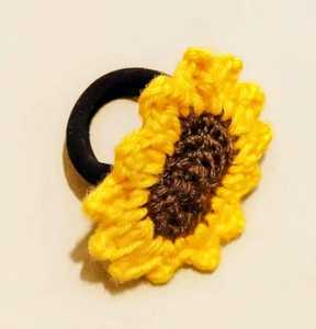 Coletero de Ganchillo con Diseño de Girasol, Ecológico, Ajustable, Hecho a Mano, Regalo Perfecto para Ella, Coletero y Accesorio Floral Estilo Boho - Product Image 1