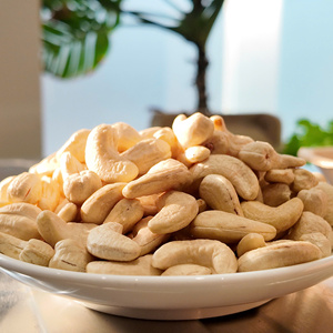 Competitive Price Vietnam Organic White Cashew <b>Nut</b> <b>Kernels</b> W240 Halal Certified Fresh High Quality for Food Wholesalers - Product Image 1