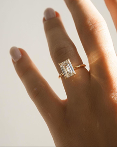 Bague de fiançailles solitaire en or massif 14 carats avec moissanite taille émeraude de luxe, 4 carats, bijoux fins minimalistes, vente en gros - Product Image 1