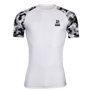 Vêtements de sport pour hommes, t-shirts de compression sur mesure, matière durable, respirante, séchage rapide, écologiques - Product Image 1