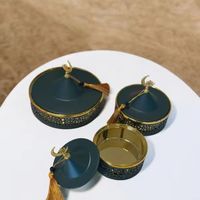 Ensemble de réchauds de luxe vert émeraude et or, chauffe-plats ronds de luxe avec poignée en forme de lune et base à motif géométrique islamique