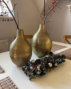 Vase de table métallique haut de gamme pour centres de table de salle à manger, hôtels, restaurants et décoration intérieure de luxe - Product Image 1