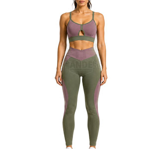 Ensemble de yoga pour femmes de haute qualité, idéal pour la gym, la remise en forme, les entraînements, tissu respirant, parfait pour le yoga, la course à pied et le quotidien. - Product Image 3